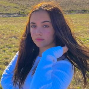 Meet your Posher, Ava